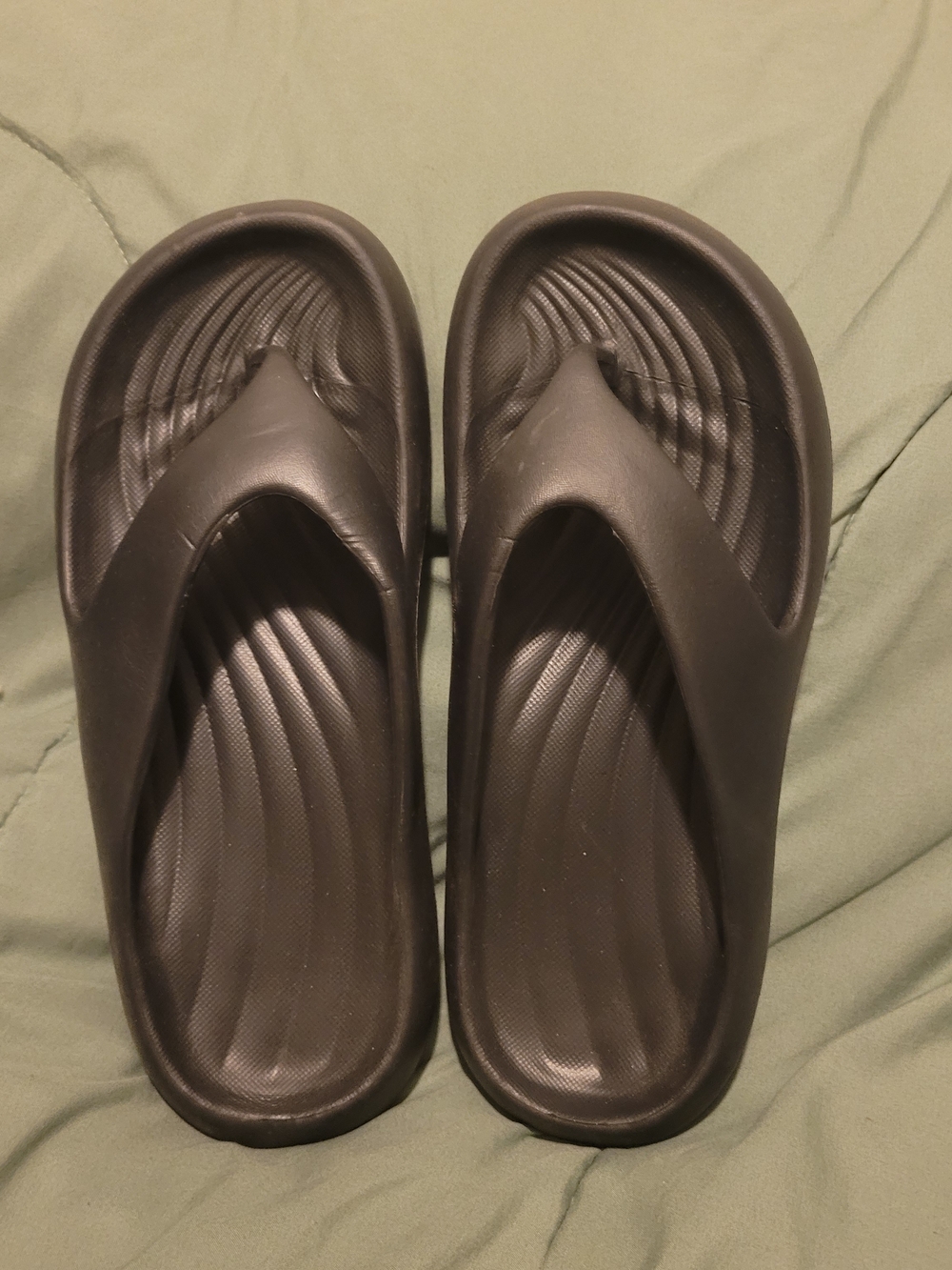 Slip-On Foam Flip Slides in Black